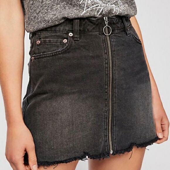 NWT We the Free Zip It Up Washed Denim Mini Skirt Size 25 - Picture 9 of 9